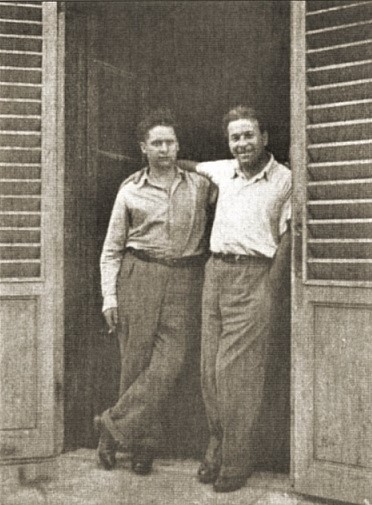 Dylan Thomas (on the right) (Public domain)